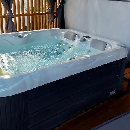 Mobile 631 - Private Jacuzzi & Sea View * Selce