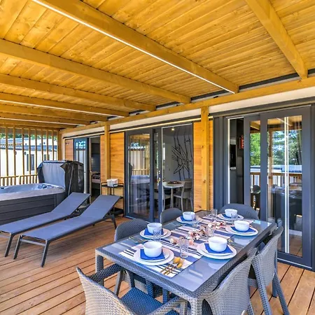 Mobile 631 - Private Jacuzzi & Sea View * Selce